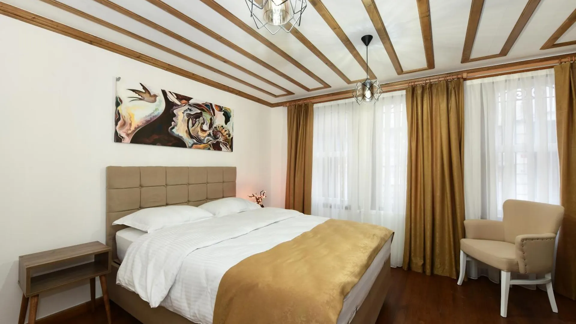 Historical Wood Dublex Apt At Taksim&Galata