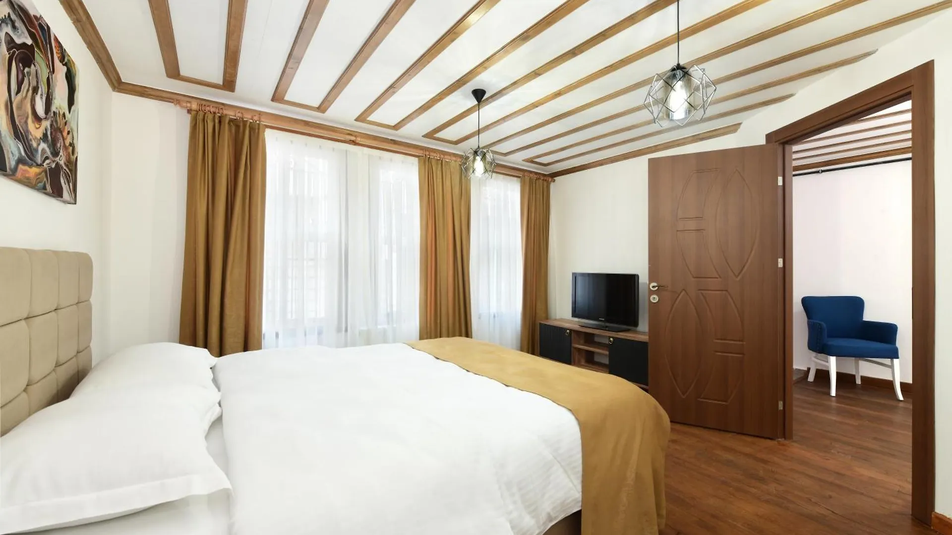 Historical Wood Dublex Apt At Taksim&Galata Turkey